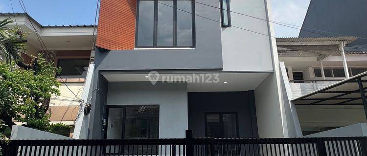 Rumah Modern Baru Bagus  di Janur Kuning, Kelapa Gading 1