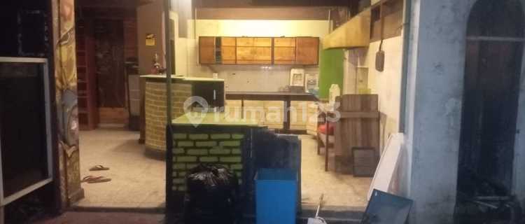 3.5 Story Shop House in Kalipah Apo, Bandung City 1