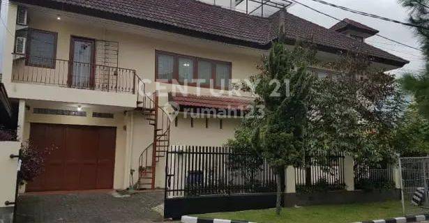 Rumah 3 Lantai Siap Huni Di Cipamokolan Bandung  1