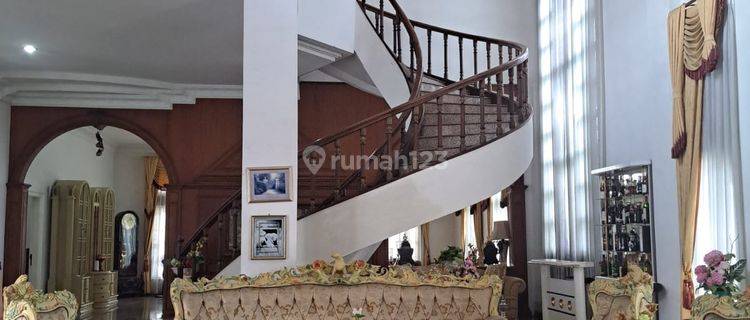 Dijual Rumah Lux Lokasi Prime Jalan Ir. Juanda Siap Huni Medan 1