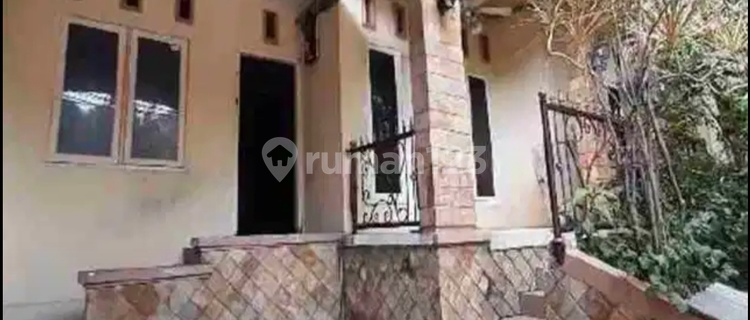 Negotiable Until Deal, Spacious House in Gresik Regency 1