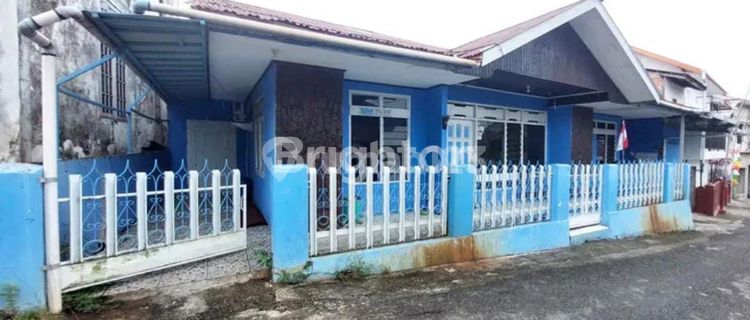 DIJUAL RUMAH DITENGAH KOTA 1