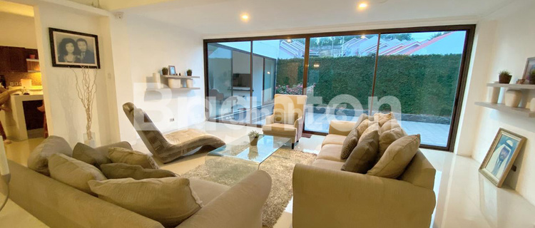 ELEGANT LUXURY HOUSE WITH AN OPEN LAYOUT DESIGN 1