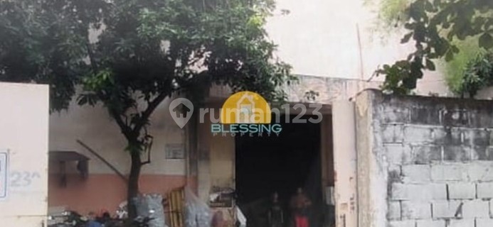 Strategic Warehouse Suitable for Business on Puspowarno Street 1