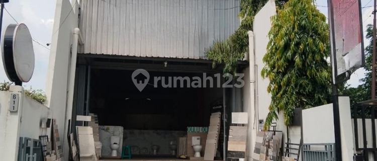 Strategic Ready-to-Use Shop House on Majapahit Street 1