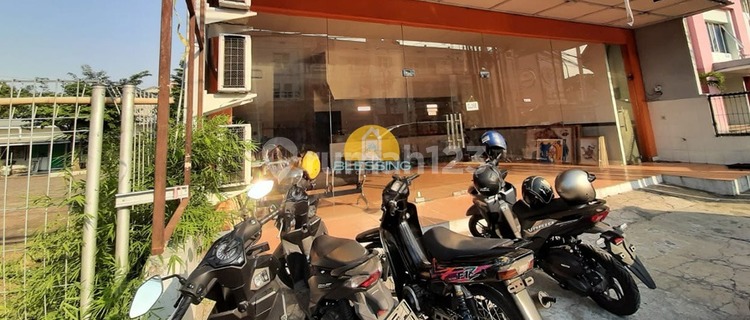 Good and Strategic Shop House on Gajah Gayamsari Street 1