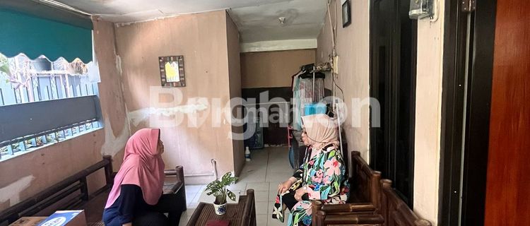 DI  RUMAH DAERAH BENDUNGAN HILIR-JAKARTA PUSAT, LOKASI SANGAT STRATEGIS 10 M DARI JL. BENHIL RAYA 1