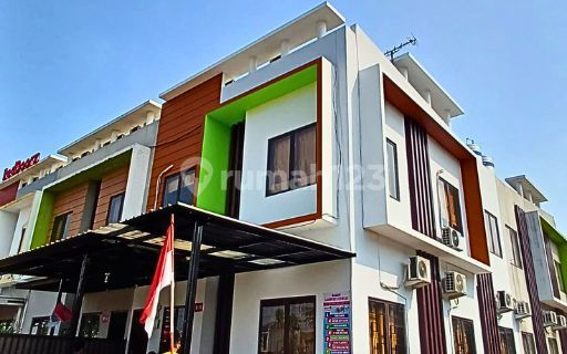 Rukost Columbus Bustling and Full in the Heart of West Karawang City 1