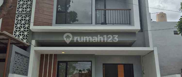 Affordable Ready-to-Live House in Bintaro Jaya Near Parigi Toll Road 1