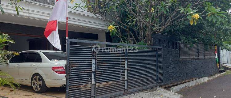 Dijual Rumah Siap Huni Lokasi Sangat Strategis Di Jakarta Selatan 1