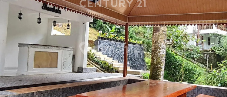 Luxury Megamendung Villa for Family Vacation 1