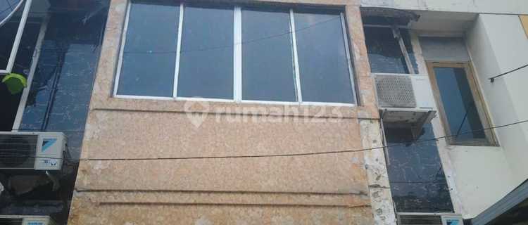 For Quick Lease: 3-Story Shop House in Graha Raya, Tangerang 1