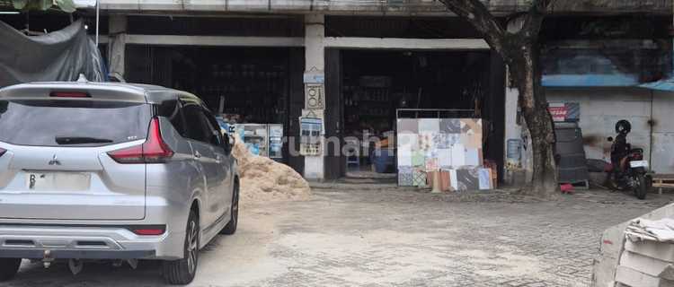 For Quick Rent: 2.5-Story Shop House, Area 550 M2 on Jalan Kembangan Raya Puri Indah 1