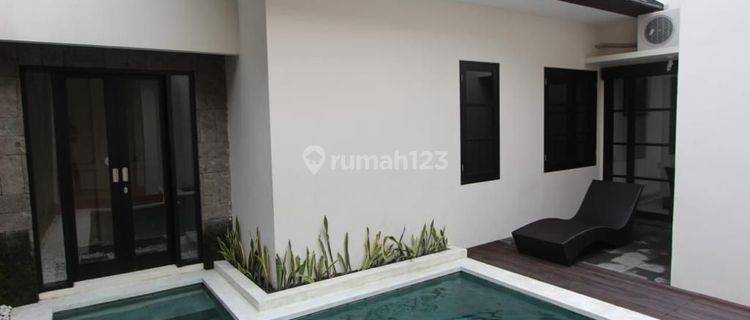 Di jual villa 2 lanta di taman Griya Jimbaran  1