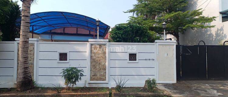 Di Jual Rumah di Kedoya Baru, siap huni dalam komplek 1