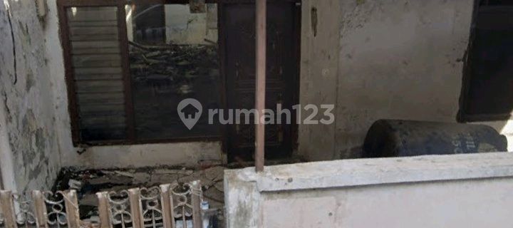 Di Jual Rumah Tua Hitung Tanah Di Tomang, Jalan 2 Mobil Dalam Komplek 1