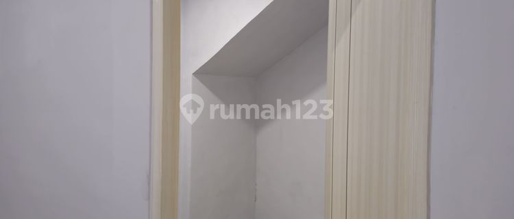 FOR SALE/RENT 4.5-STORY SHOPHOUSE, BALAI PUSTAKA TIMUR STREET, EAST JAKARTA 1