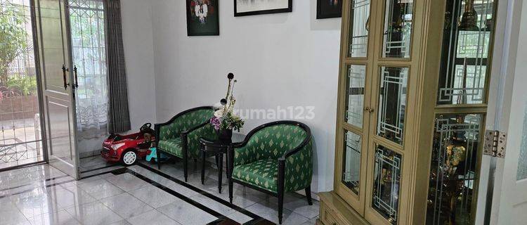 Dijual Rumah Mewah 2 Lantai di Kebon Jeruk 1