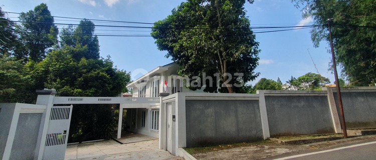 Modern, Lush Villa, Newly Ready to Live In and Luxurious 1