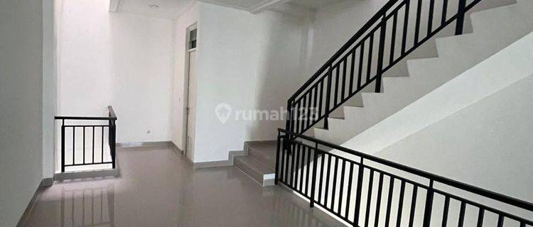 Ruko Osaka 3 Lantai Gandeng Hoek Badan 4,5x15 Siap Pakai 1