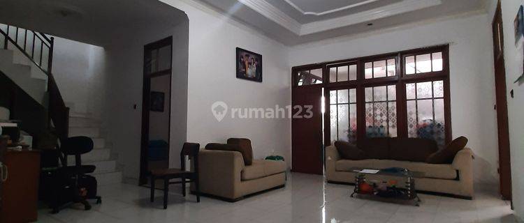 Jual Rumah Asri di Jl.Kembar Bandung 1