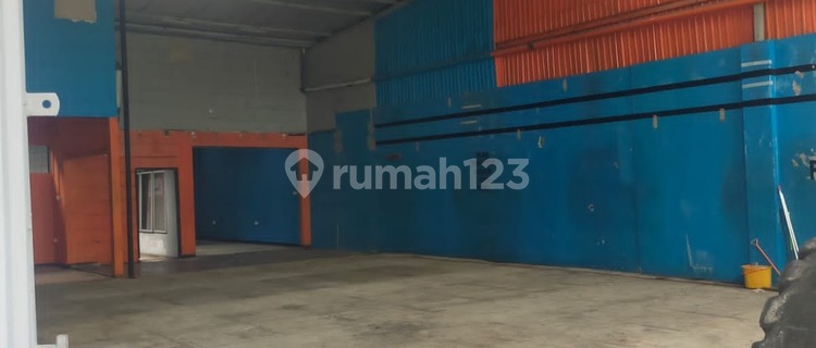 Ruang untuk Usaha Eksklusif Stratgeis di Jalan Indraprasta 1