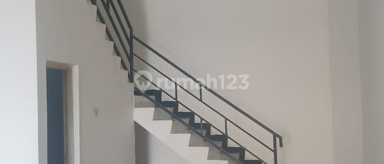 Strategic Ready-to-Use Shop House for Business in Gajah Raya 1