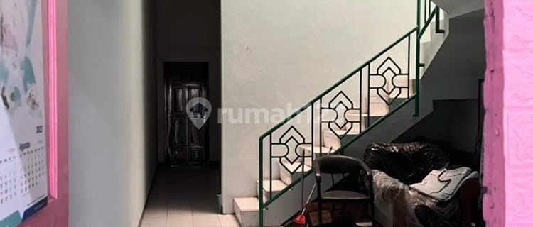 Good Ready-to-Use Strategic Shop House on Gajah Raya Street. 1