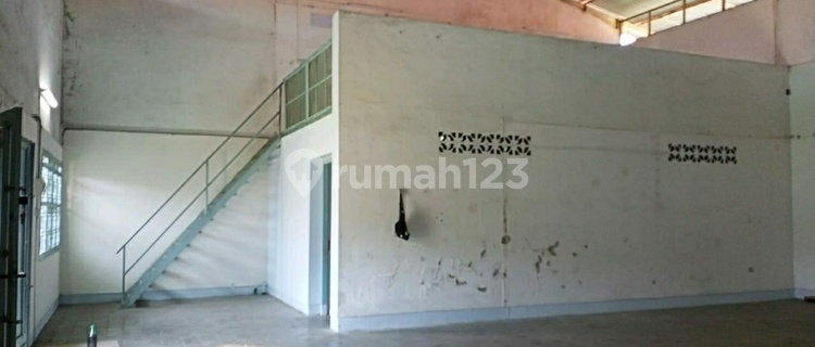 Ready-to-Use Business Warehouse in Central Puspowarno 1