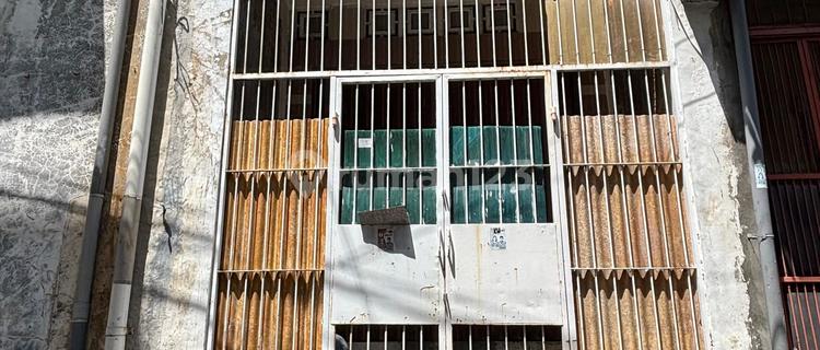 Disewakan Rumah 2 Lantai Lokasi Strategis Di Pecinan 1