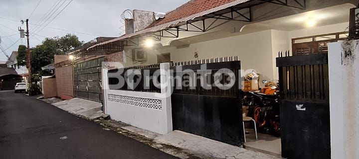 FOR SALE QUICKLY OWNED READY-TO-OCCUPY HOUSE NEAR GAJAH MADA STREET 1