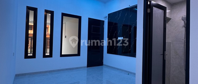 New House with Modern Minimalist Design in a Strategic Location 1