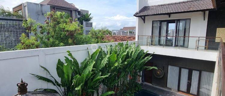 VILLA 3LANTAI AT PERERENAN 4BR + 1 OFFICE VIEW GWK AND SEA 1