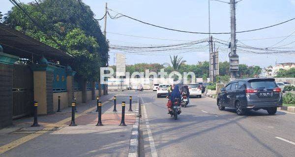 Tanah kosong di pinggir jalan raya Pluit Jakarta Utara 1