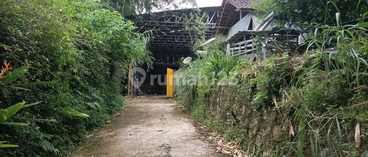 Land and Warehouse in Getasan 1