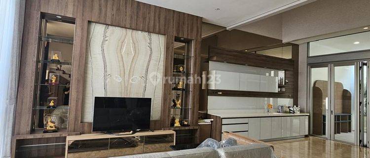 Disewakan Rumah PIK Golf Island TCS 8x25 3 lantai Full renov dan full furnish 1