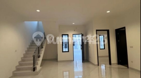 Rumah Bagus Unfurnished SHM Pantai Indah Kapuk 2, Jakarta Utara 8x15 1
