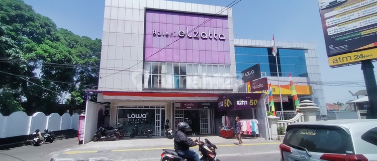 Strategic ready-to-occupy shop house in downtown Sukabumi. 1