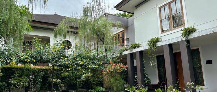 Rumah 2 Lantai Bagus SHM di Jl. Senayan Utama, Tangerang Selatan 1