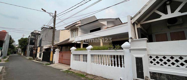 Rumah 2 Lantai Bagus Semi Furnished SHM di Pjmi,bintaro Sektor 5 1