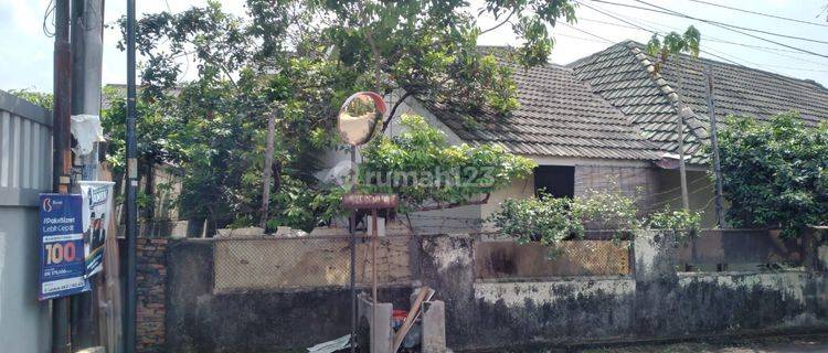 Rumah 2 Lantai Bagus Semi Furnished SHM di Jl. Kesehatan, Jakarta Selatan 1