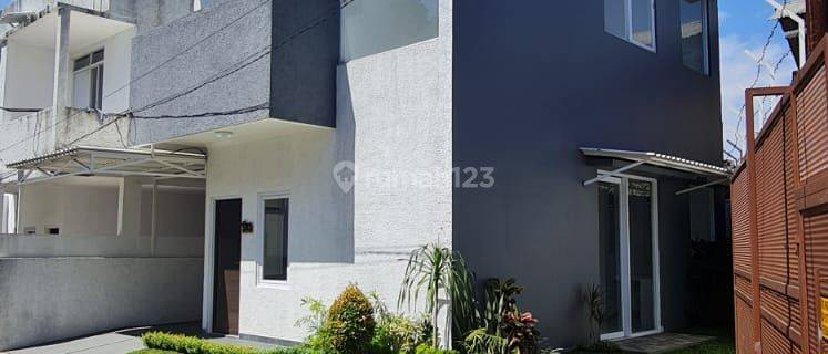 Rumah Bagus Minimalis Modern 2 Lantai Siap Huni di Kopo Permai Bandung 1