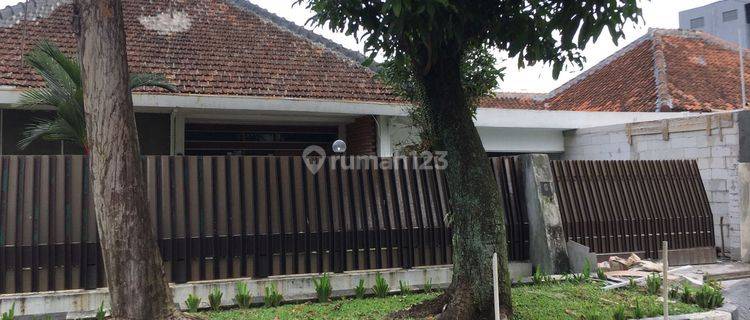 Rumah Bagus Tengah Kota Siap Huni di Burangrang Bandung 1