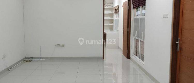 Rumah Cantik Minimalis Modern 2 Lantai Full Furnished di Setraduta Bandung 1