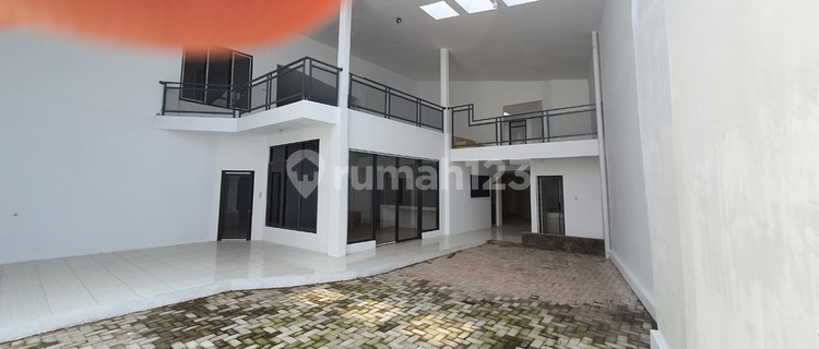 FOR SALE 3-STORY HOUSE SUITABLE FOR BOARDING HOUSE LOCATED IN CARINGIN STRATEGIC LOCATION SAFE AND COMFORTABLE ENVIRONMENT 1