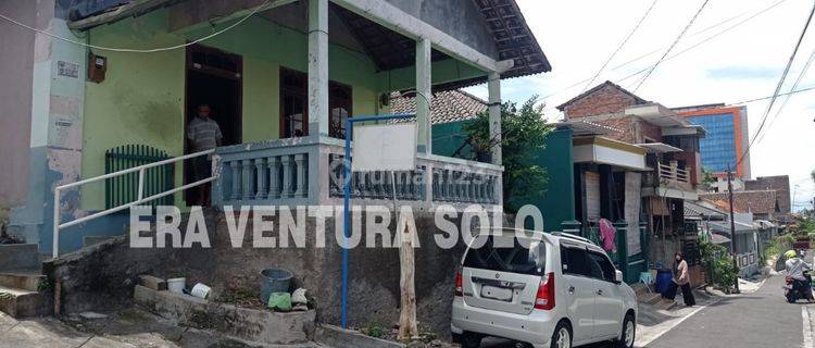 Rumah Bagus SHM di Jebres Solo, Solo 1