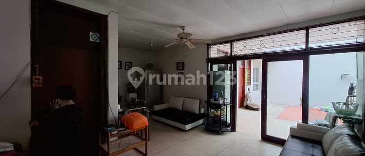 FOR SALE HOUSE ON ELANG STREET BANDUNG SEMI FURNISHED 1