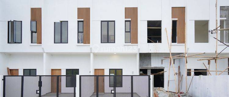 Rumah Minimalis Modern 15 menit ke Eka Hospital Harapan Indah Bisa KPR J-27767 1