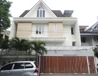 Rumah mewah dan cantik  di Pondok Indah  Jakarta Selatan (RW) 1