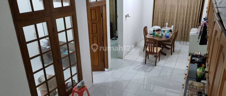 Rumah 2 lantai semi furnish siap huni 1